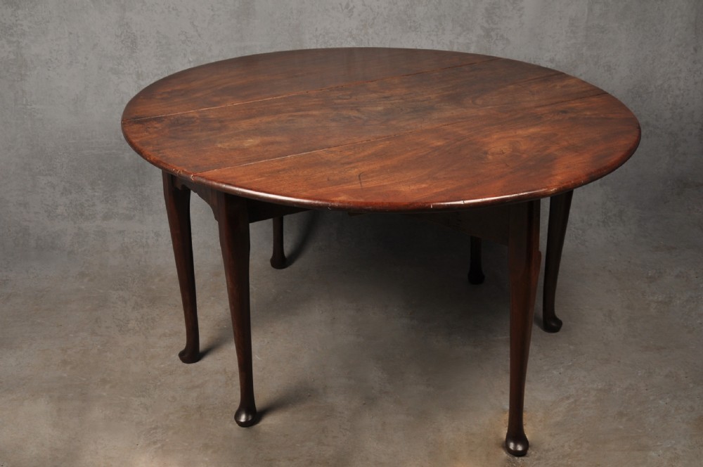 Fine 18th Century Mahogany Drop Leaf Table  View II