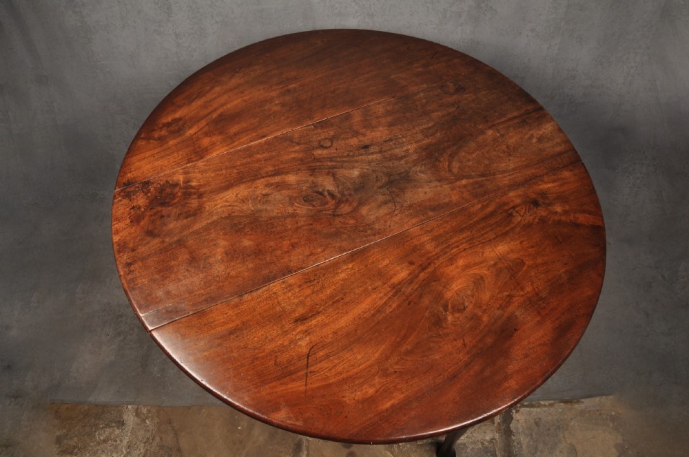 Fine 18th Century Mahogany Drop Leaf Table  View III