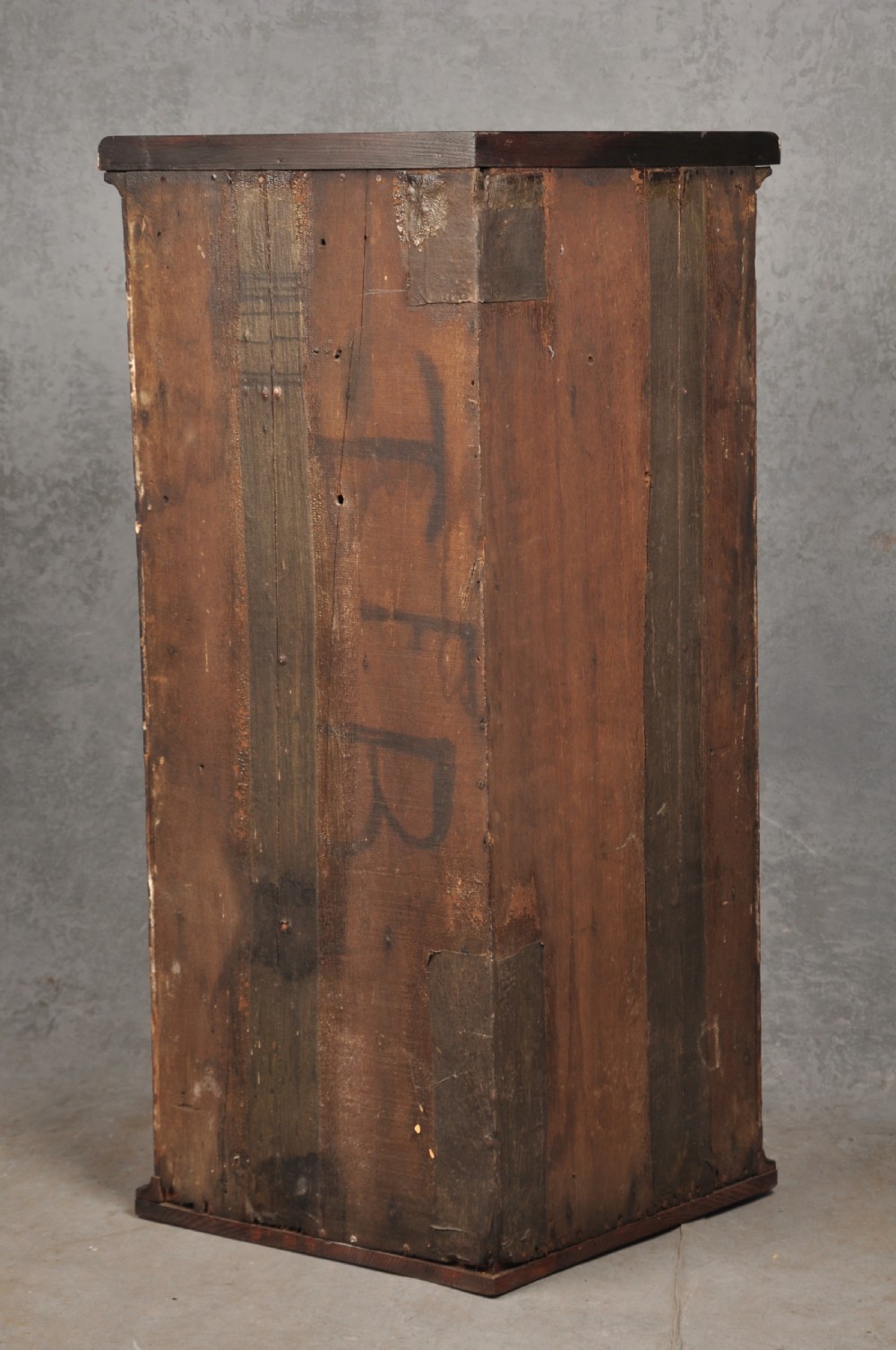 Early 18th Century Chinoiserie Corner Cupboard View X