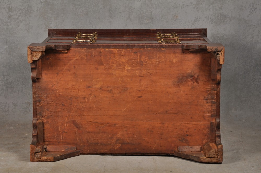 A Georgian mahogany chest featuring four graduated drawers with brass swan-neck handles and bracket feet. View XII