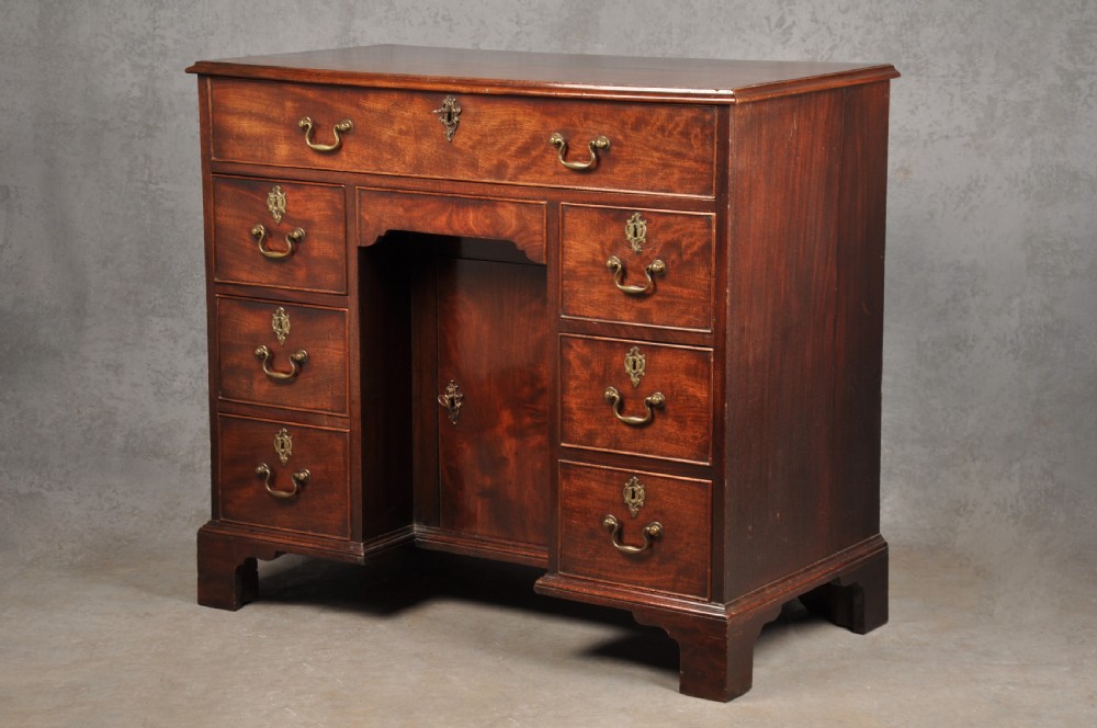Fine 18th Century Mahogany Kneehole Desk
