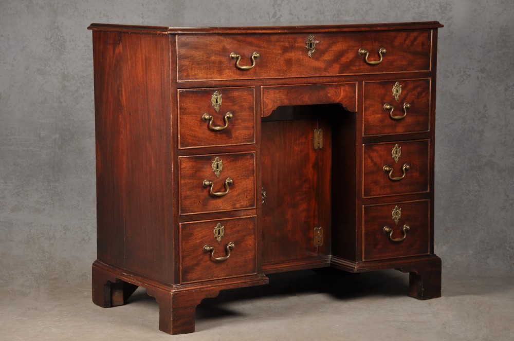 Fine 18th Century Mahogany Kneehole Desk View IV