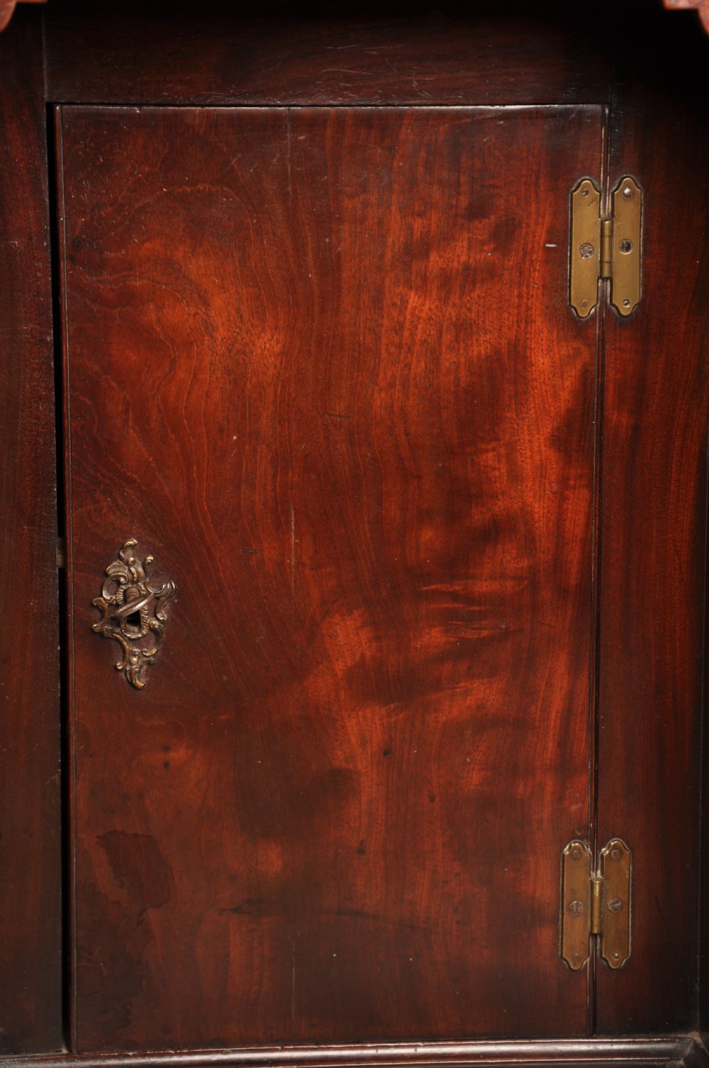 Fine 18th Century Mahogany Kneehole Desk View VII