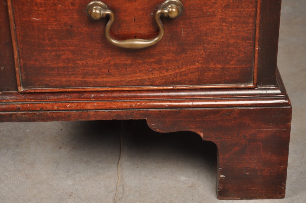 Fine 18th Century Mahogany Kneehole Desk View VIII