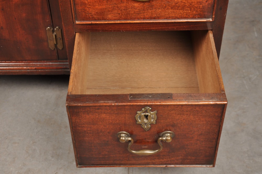Fine 18th Century Mahogany Kneehole Desk View IX