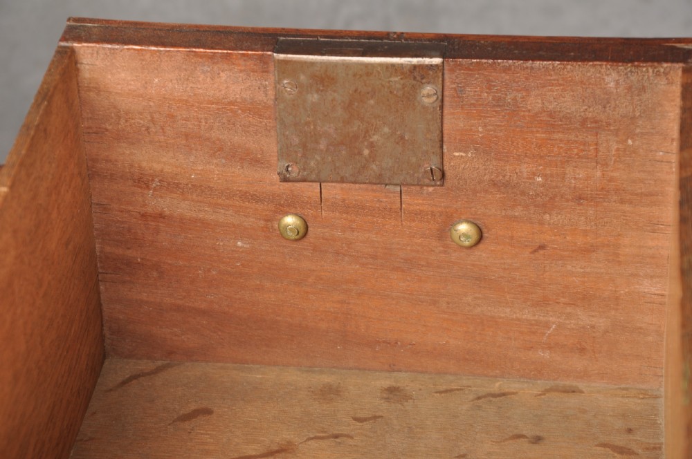 Fine 18th Century Mahogany Kneehole Desk View X