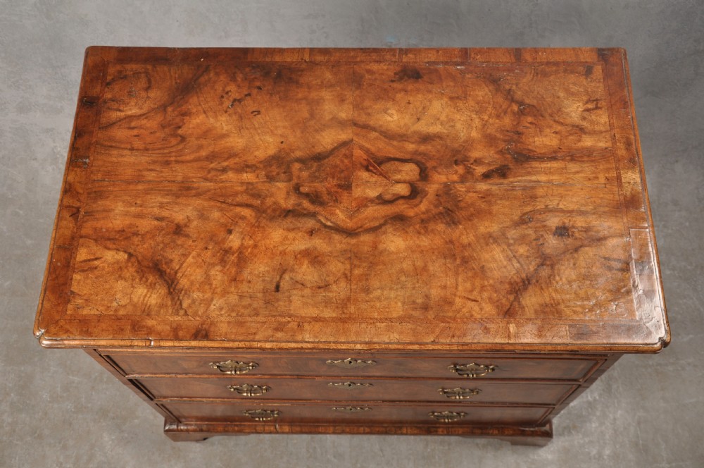 Small Early 18th Century Walnut Chest Of Drawers View IV