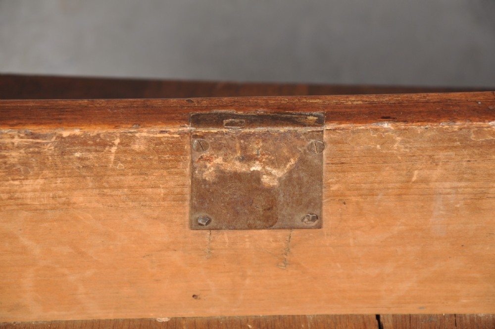 Small Early 18th Century Walnut Chest Of Drawers View VIII
