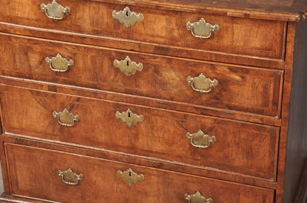 Small Early 18th Century Walnut Chest Of Drawers View IX