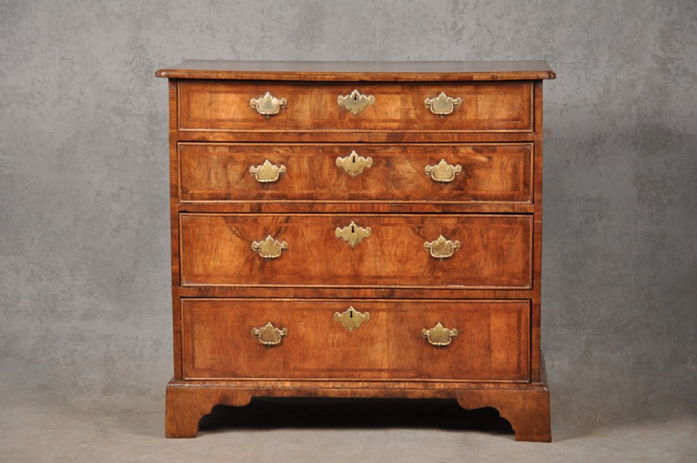 Small Early 18th Century Walnut Chest Of Drawers View X