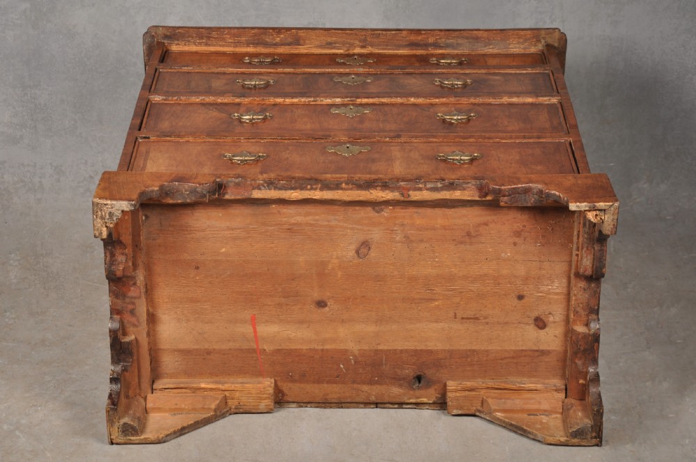 Small Early 18th Century Walnut Chest Of Drawers View XII