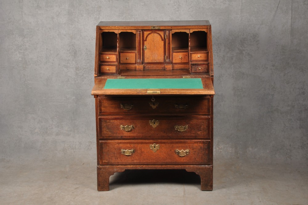 Early 18th Century Oak Bureau  View IV
