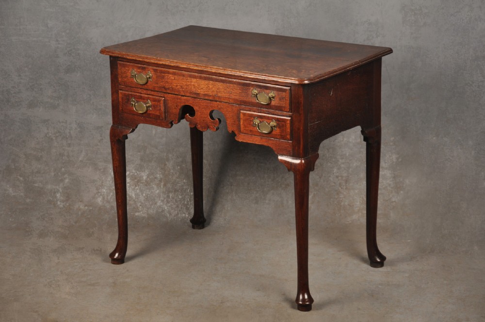 Early 18th Century Oak Lowboy View XIV