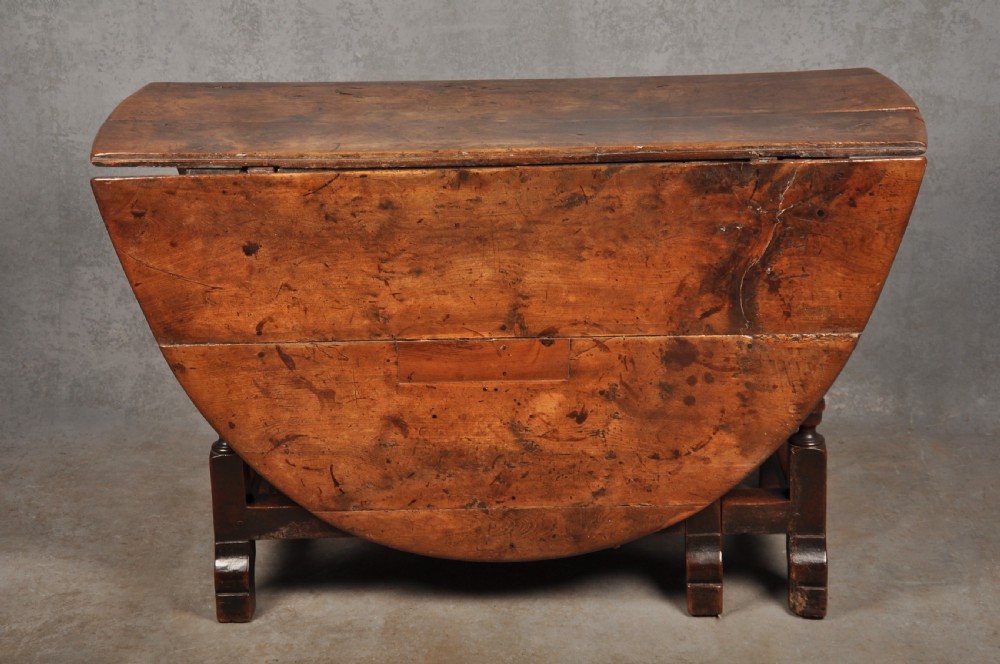 Rare 17th Century Yew Wood Gateleg Table  View IV
