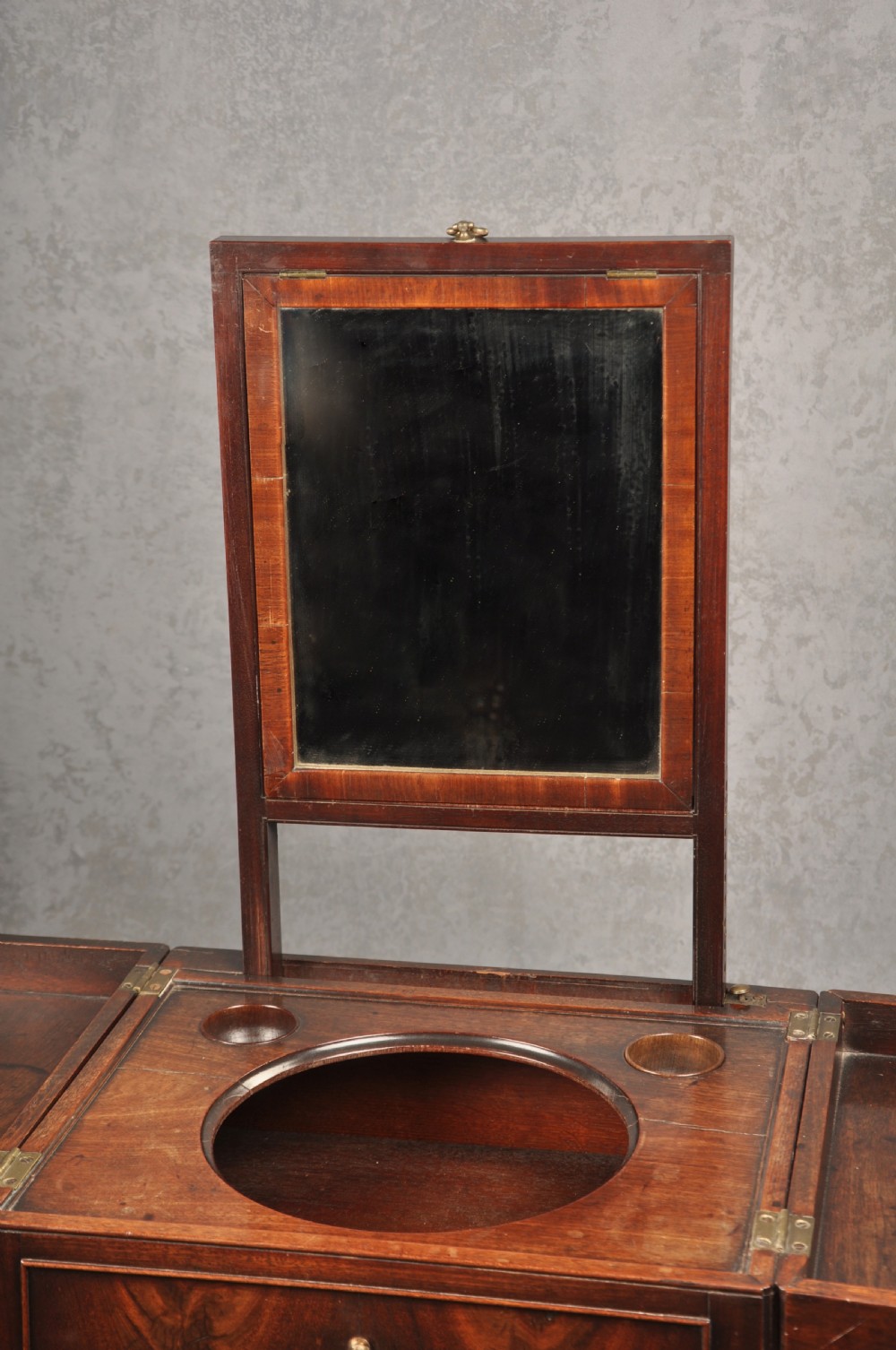 A Fine 18th Century Mahogany Wash Stand View XI