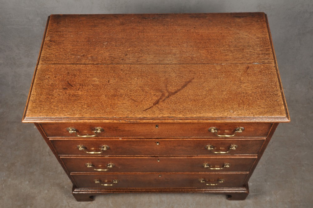 Small 18th Century Oak Chest Of Drawers View IV