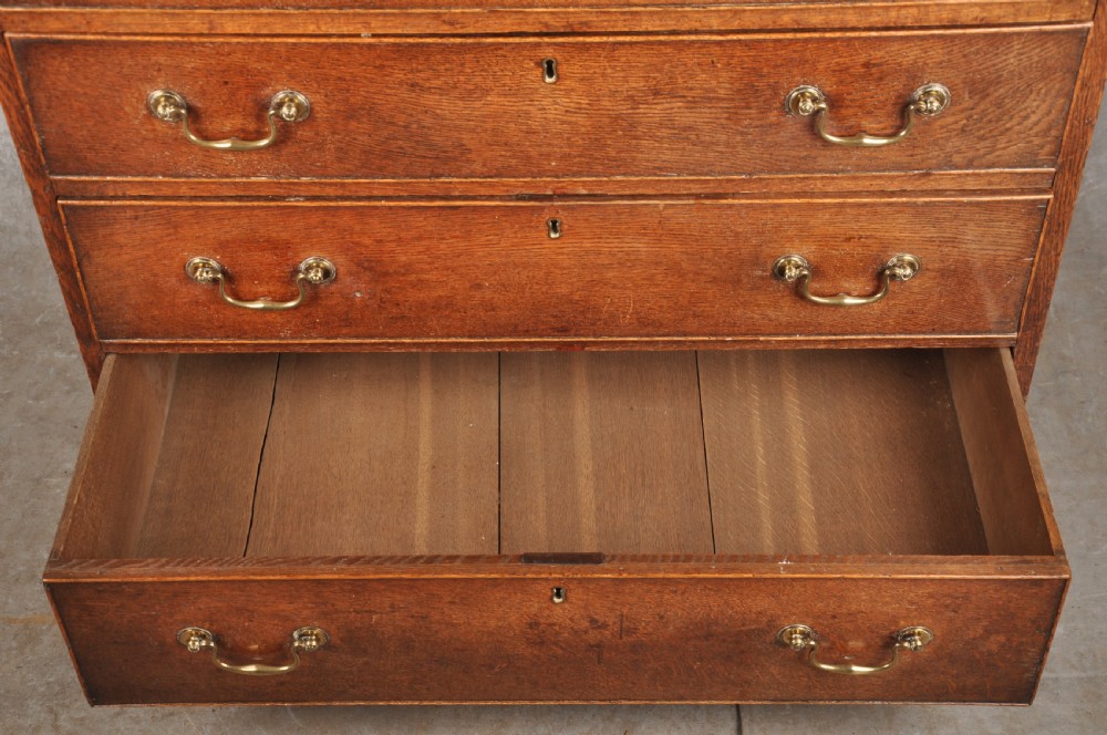 Small 18th Century Oak Chest Of Drawers View VI