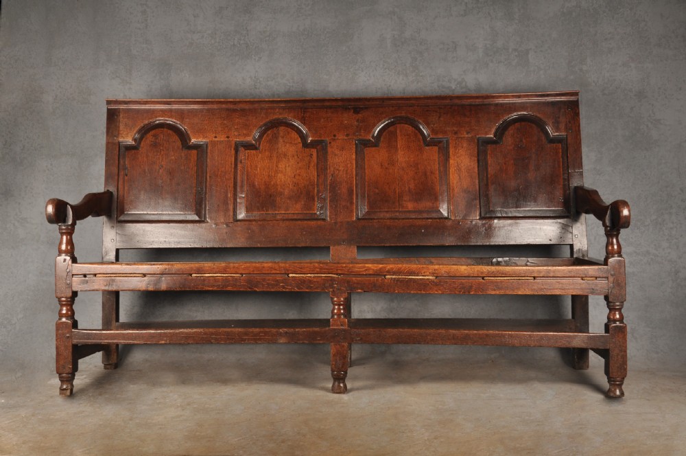 Rare Early 18th Century Oak Settle View II