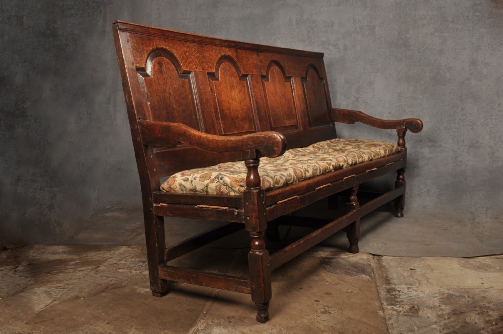 Rare Early 18th Century Oak Settle View III
