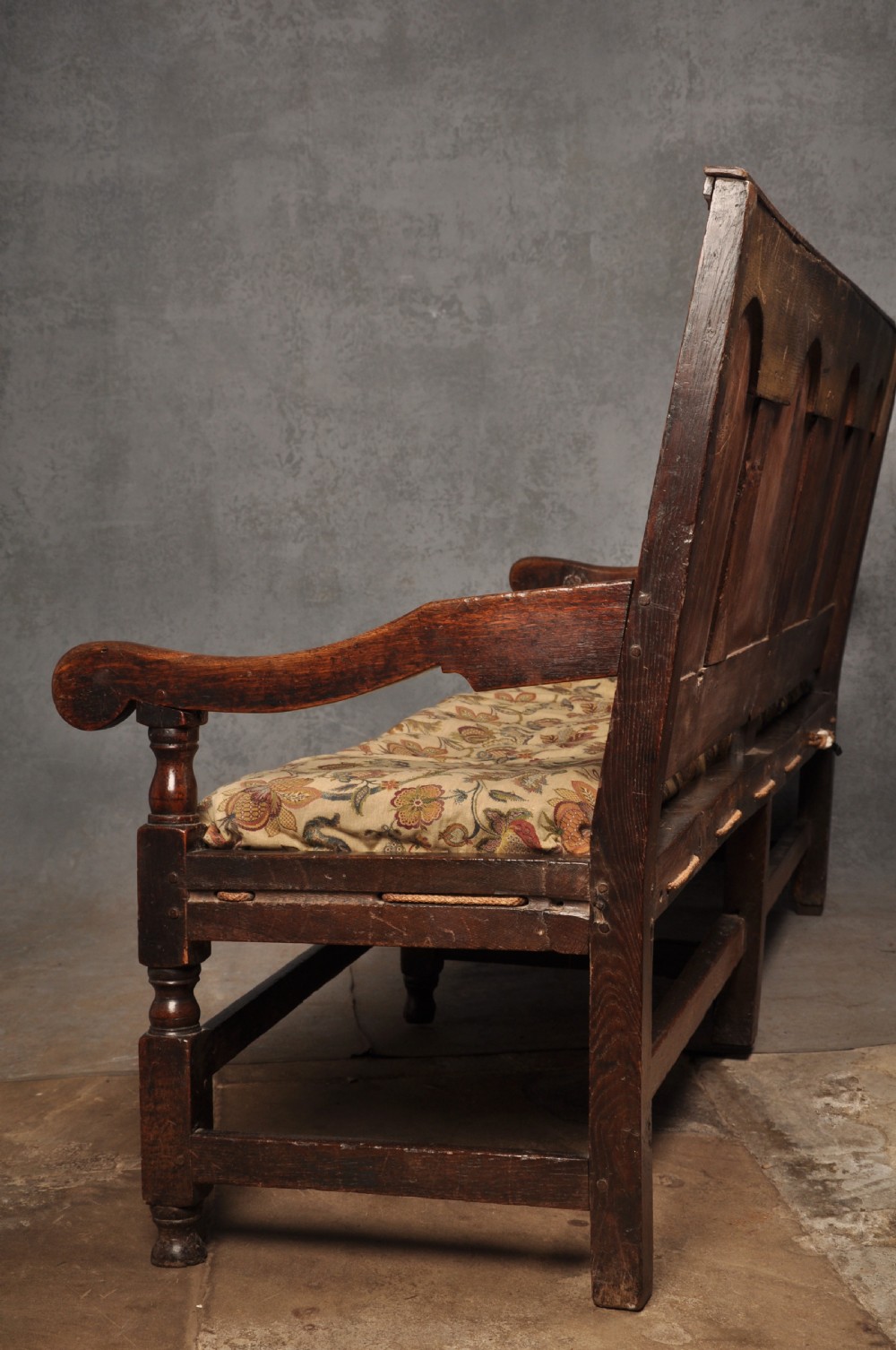 Rare Early 18th Century Oak Settle View IV