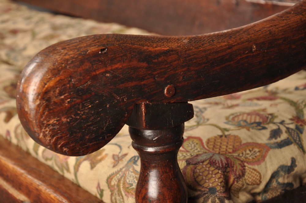 Rare Early 18th Century Oak Settle View XII