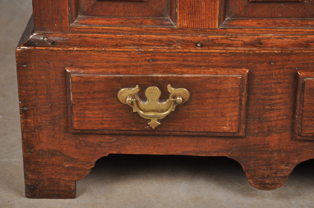 Small 18th Century Welsh Oak Coffer Bach View V