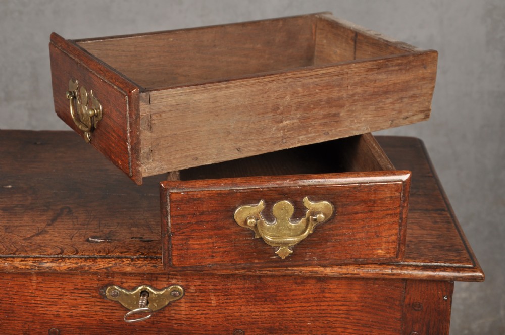 Small 18th Century Welsh Oak Coffer Bach View VI