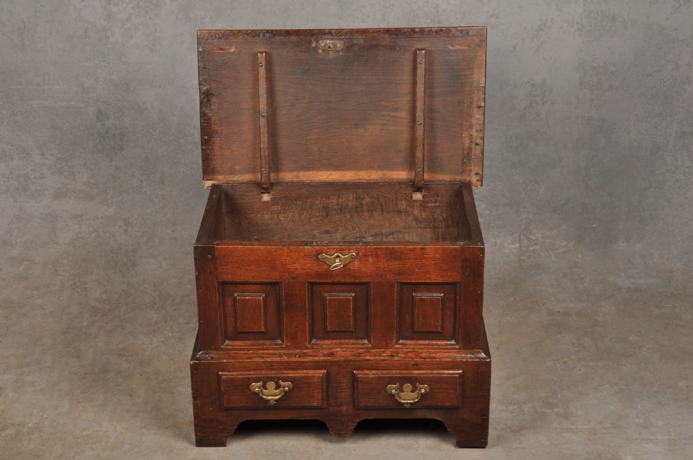 Small 18th Century Welsh Oak Coffer Bach View X