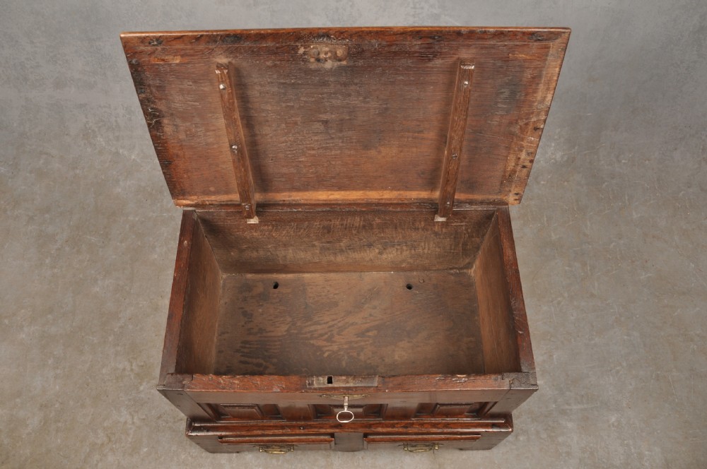 Small 18th Century Welsh Oak Coffer Bach View XI