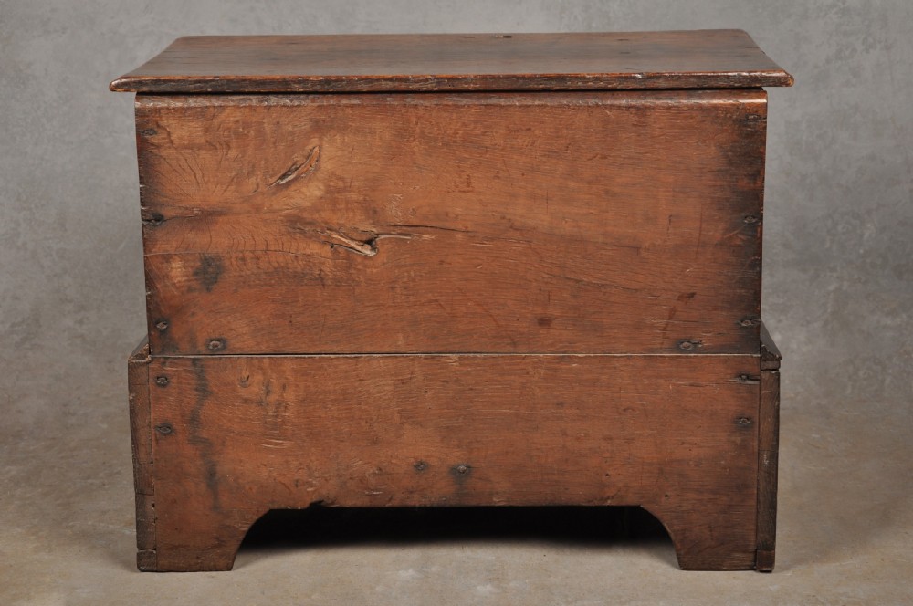 Small 18th Century Welsh Oak Coffer Bach View XIV
