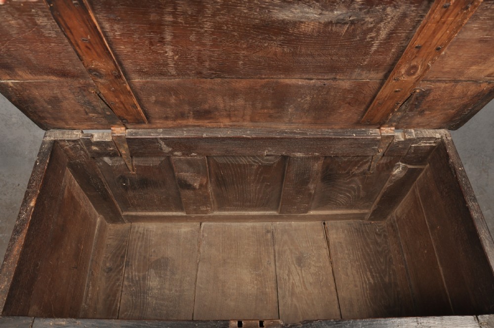 Small 17th Century Yorkshire Coffer View VIII
