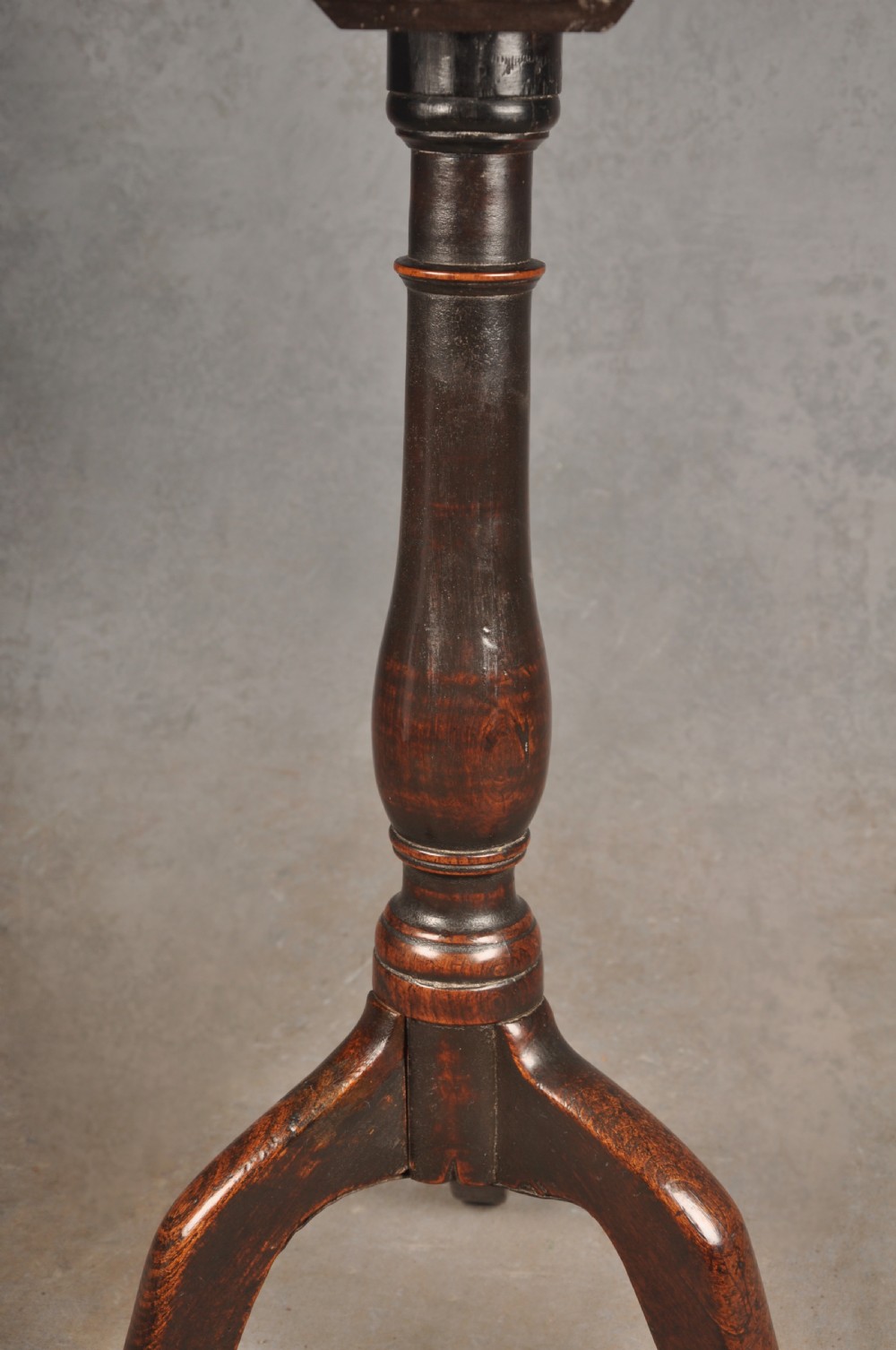 Small 18th Century Elm Tripod Table View IV