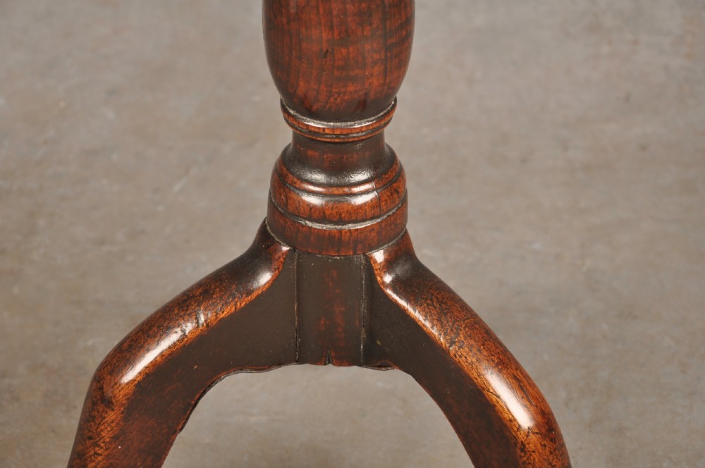 Small 18th Century Elm Tripod Table View V