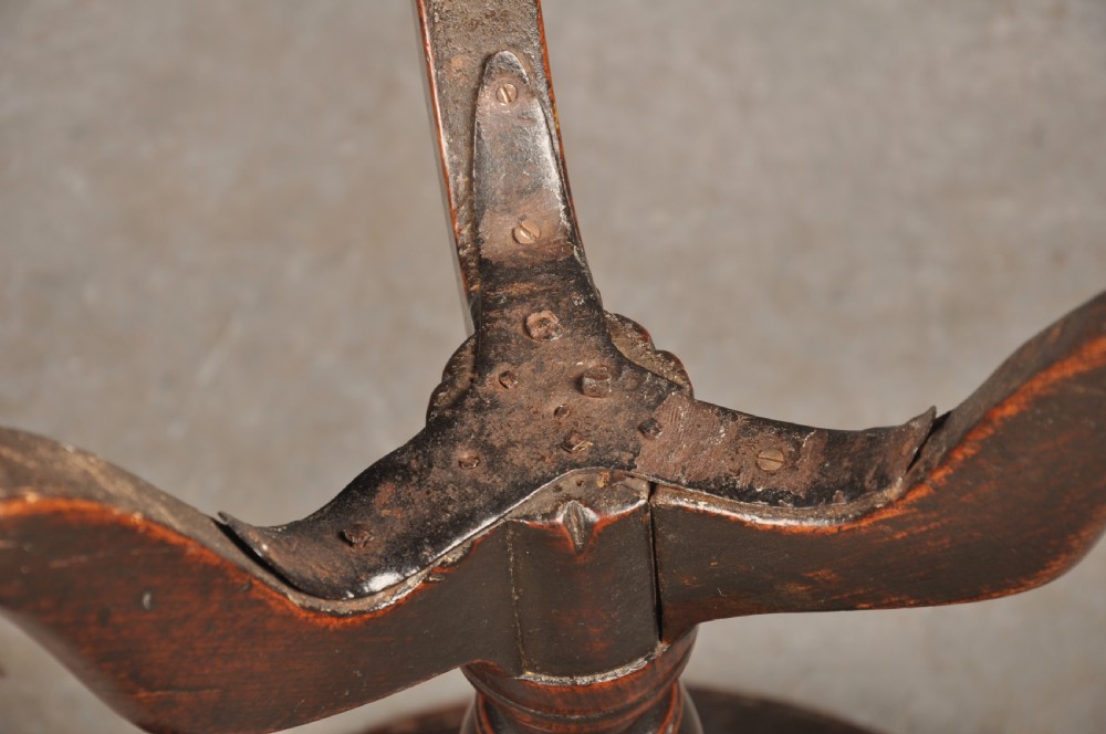 Small 18th Century Elm Tripod Table View VI