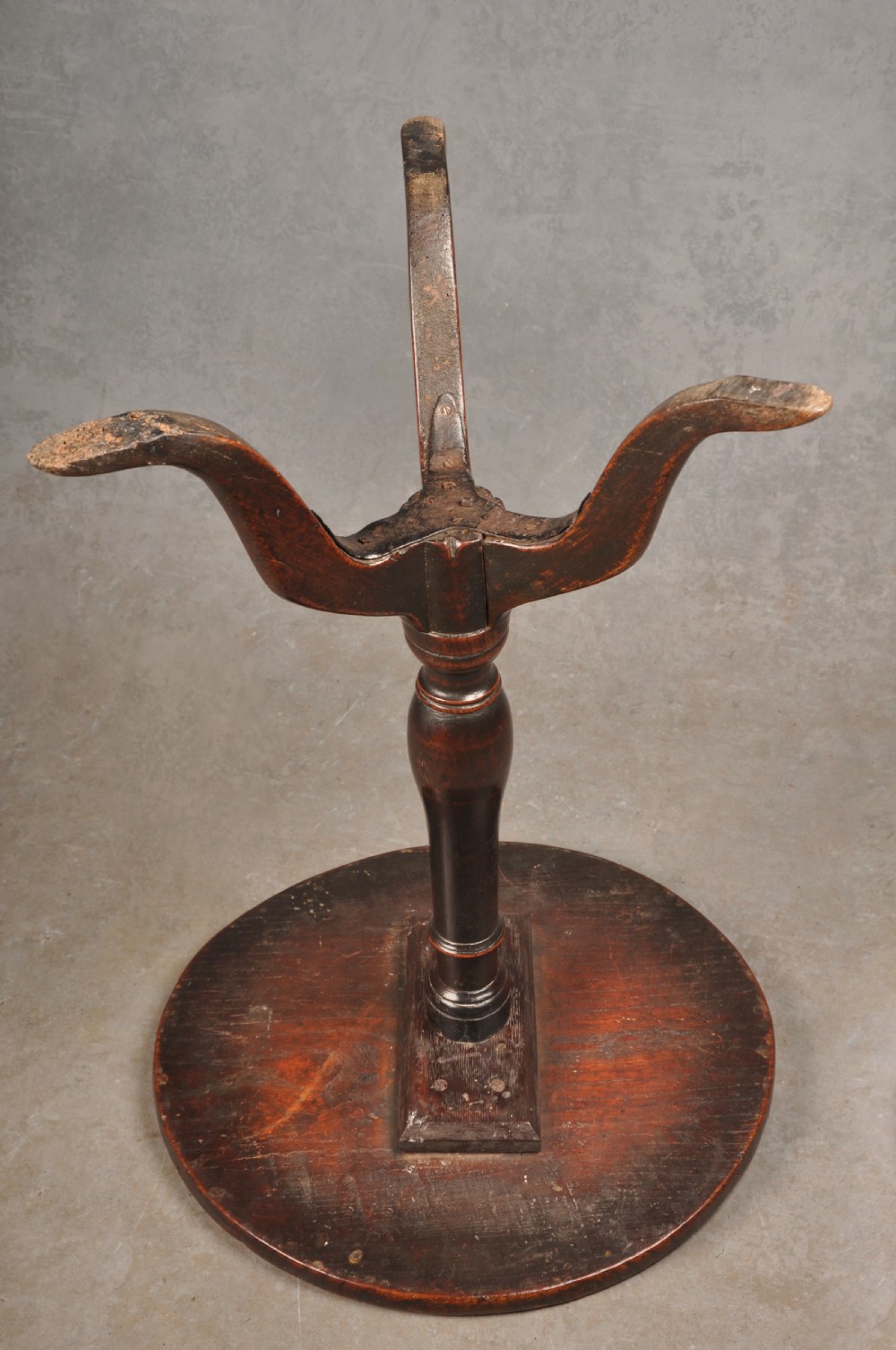 Small 18th Century Elm Tripod Table View VIII