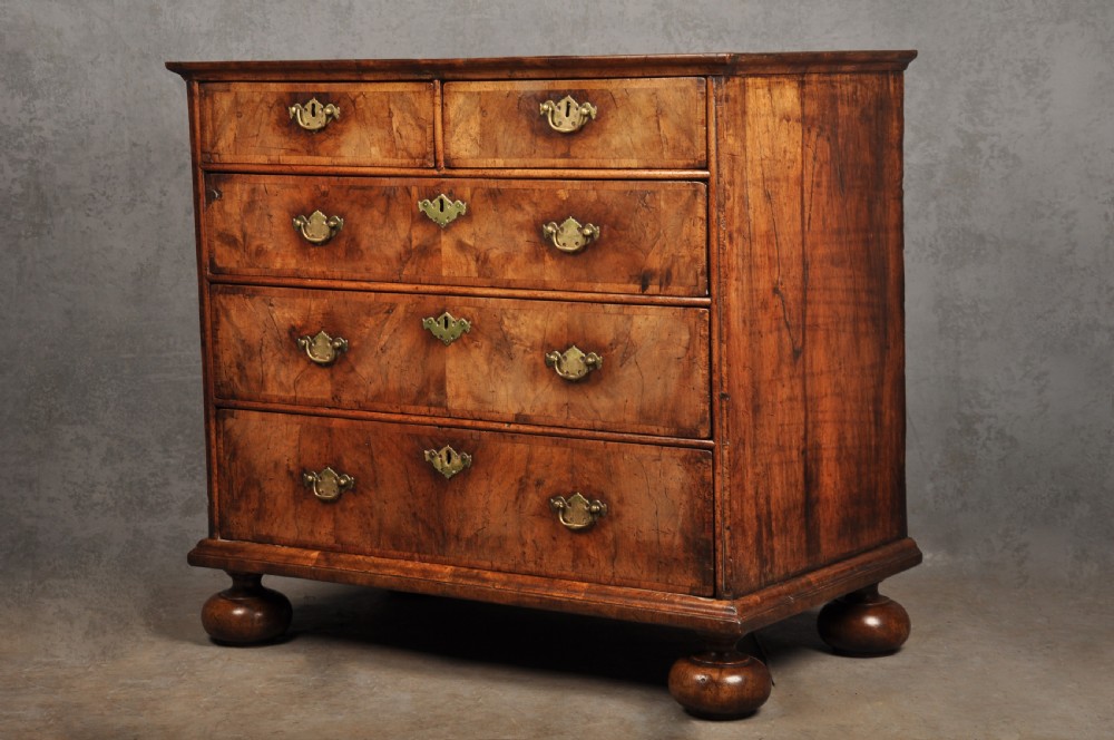 Fine 17th Century Walnut Chest Of Drawers View X