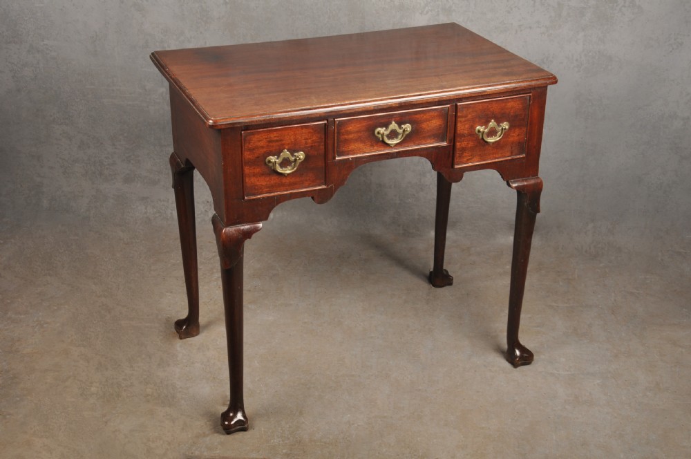 18th Century Irish Mahogany Lowboy View VIII