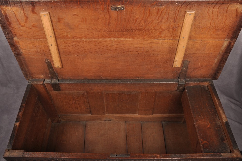 Elizabethan I Oak Coffer   View XI
