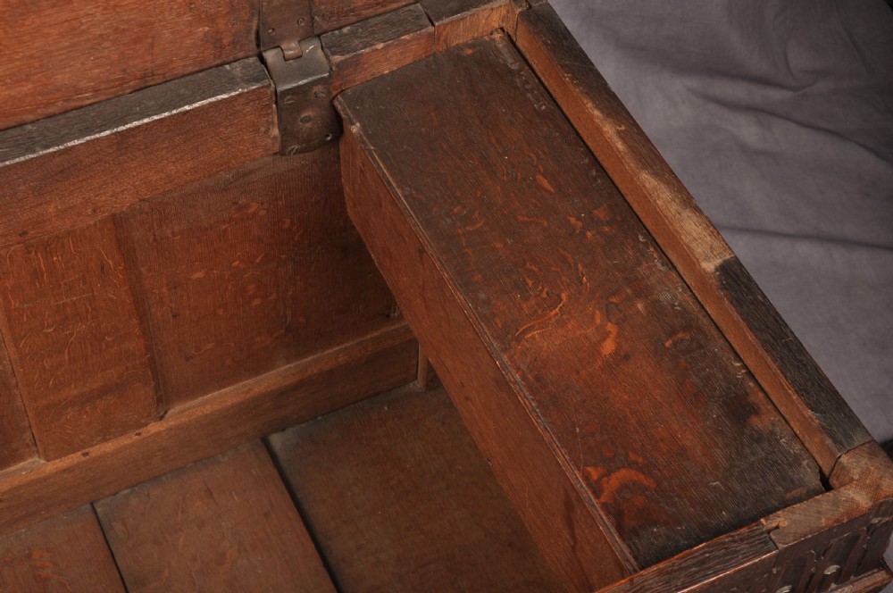 Elizabethan I Oak Coffer   View XIII