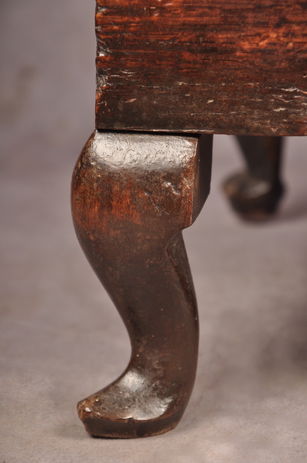 An early eighteenth-century oak coffer bach with star inlay details, a hinged top lid, a single lower drawer, and brass handles. View VIII