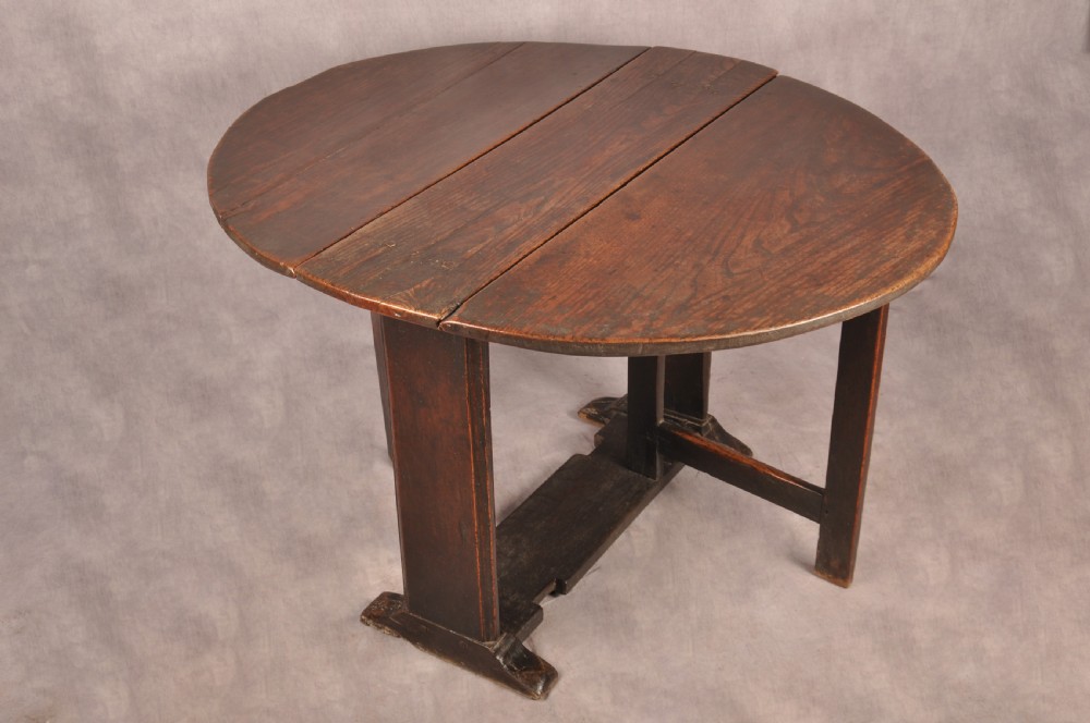 Rare Mid 17th Century Elm Gateleg Table Of Small Proportions View II