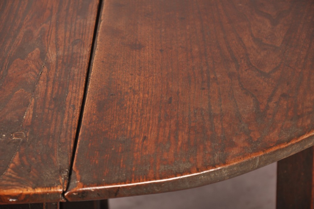 Rare Mid 17th Century Elm Gateleg Table Of Small Proportions View IV