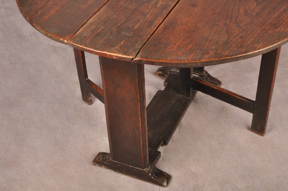 Rare Mid 17th Century Elm Gateleg Table Of Small Proportions View VI