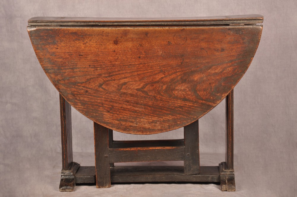 Rare Mid 17th Century Elm Gateleg Table Of Small Proportions View VIII