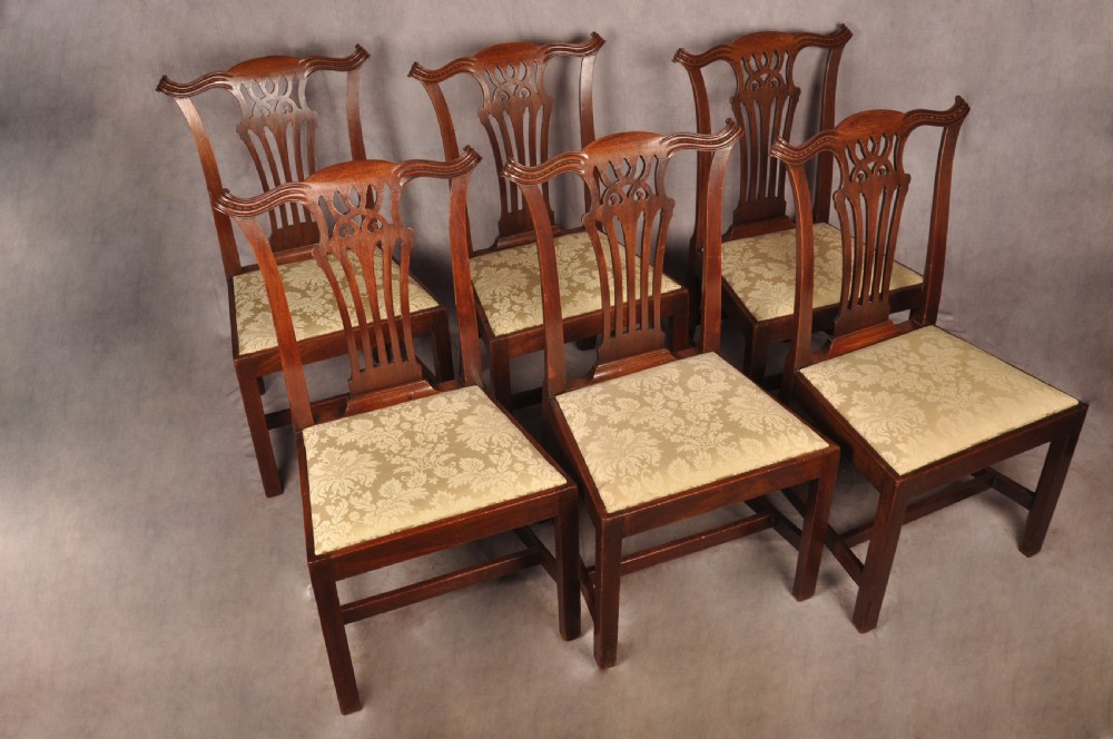 Fine Set Of Six Late 18th Century Chippendale chairs