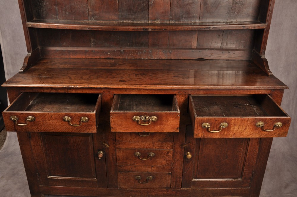 Fabulous Mid 18th Century Welsh Oak Dresser  View VII
