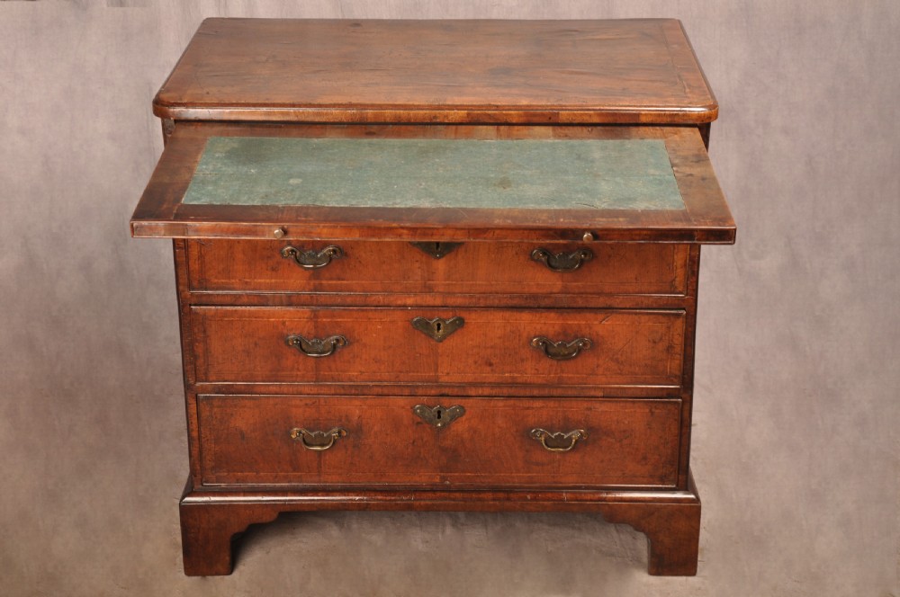 Small Early 18th Century Walnut Chest Of Drawers View XII