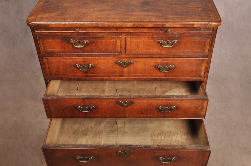 Small Early 18th Century Walnut Chest Of Drawers View XVII