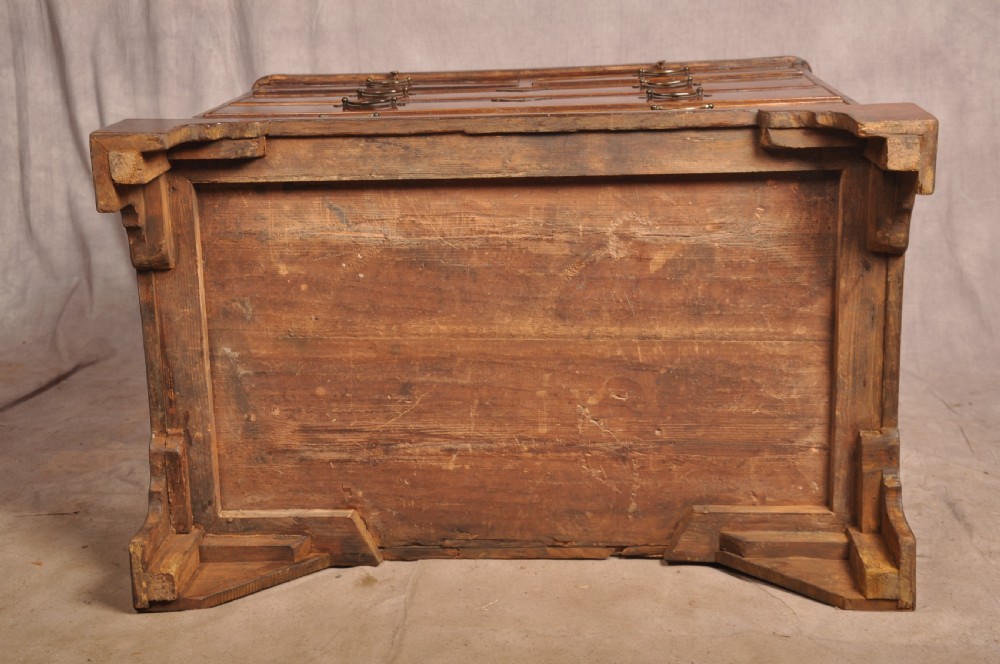 Small Early 18th Century Walnut Chest Of Drawers View XXIII