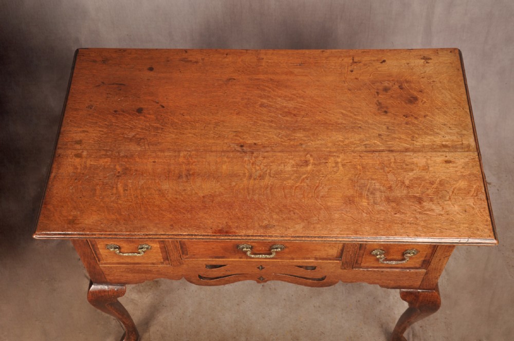 Fine Mid 18th Century Oak Lowboy / Side Table View VII
